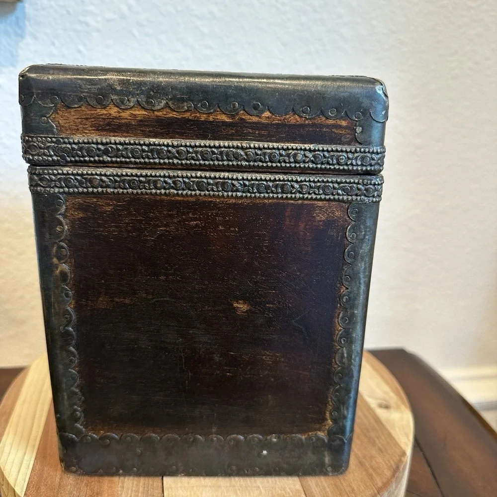 Vintage Wooden Trinket Keepsakes Box 7.75 Inch Patina Metal Trim‎ Accent Ornate